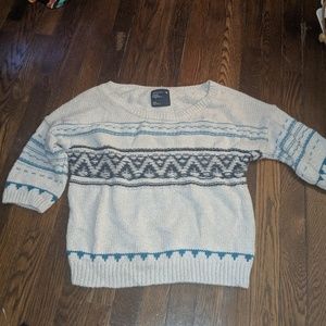 Quarter length sleeves sweater
